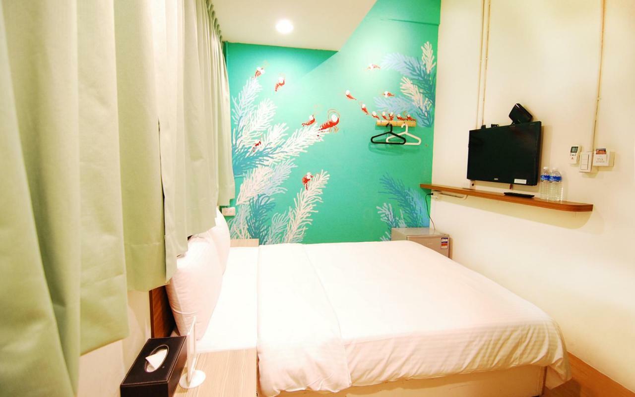 Backpackers Inn, *